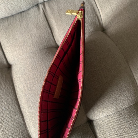 ❤️SOLD❤️Louis Vuitton pouchette - Picture 4 of 7